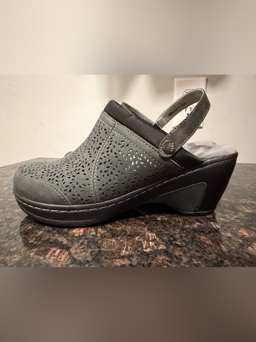 JBU Women’s Gray Perforated Clog Mules SIZE 9w